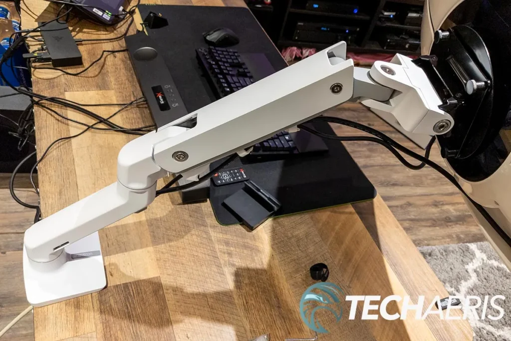 Single ultrawide monitor setup with Ergotron HX arm